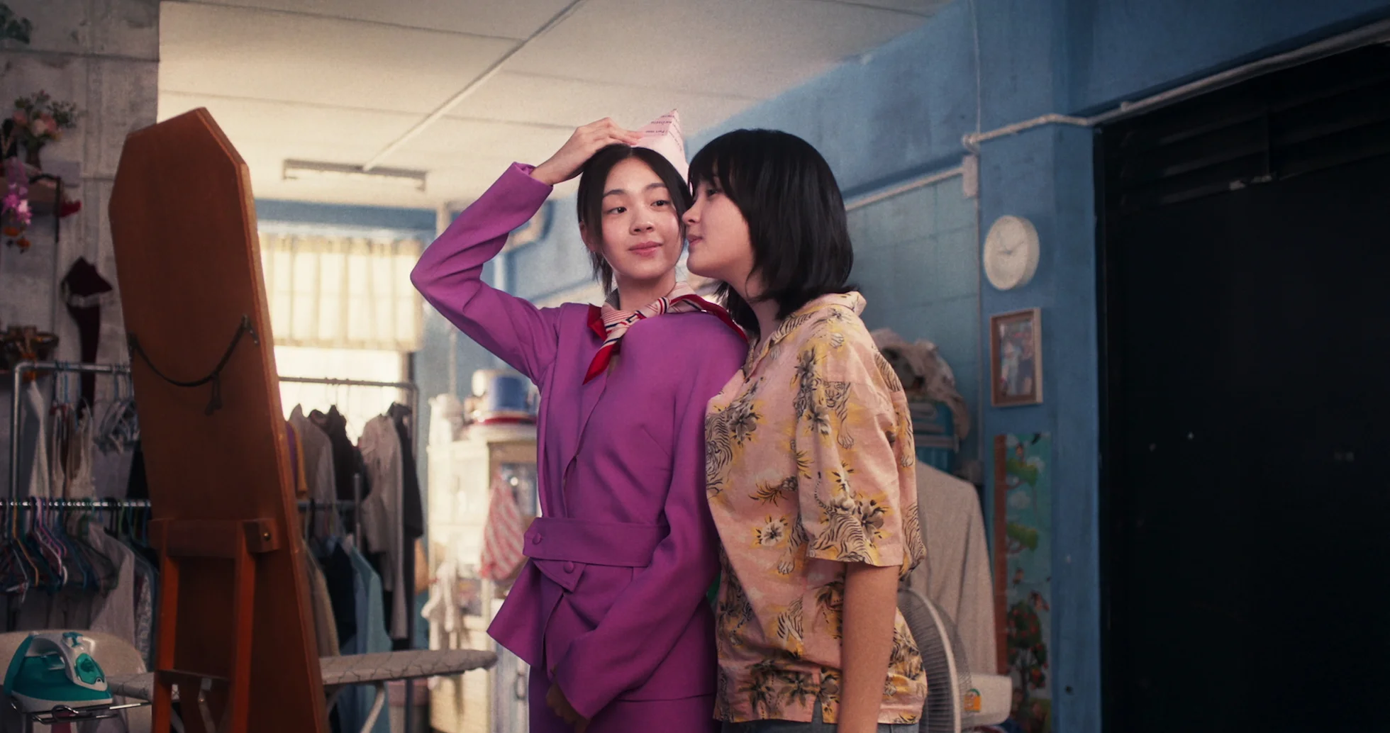 Xem Phim Flat Girls: Khoảng Cách Giữa Đôi Ta